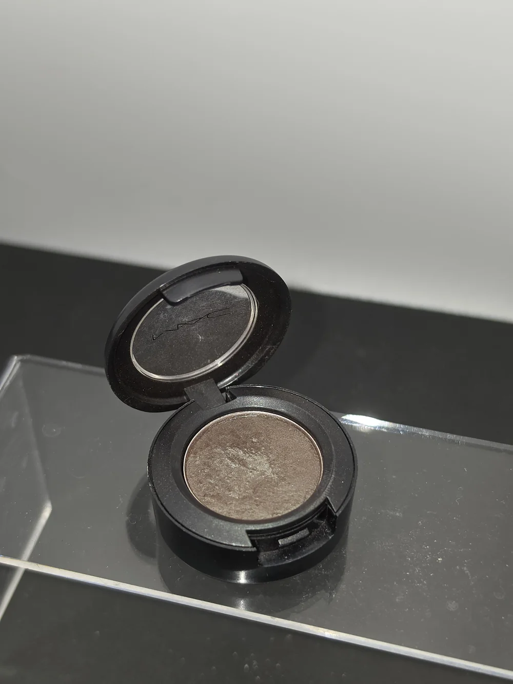 DISCONTINUED MAC EYESHADOW-